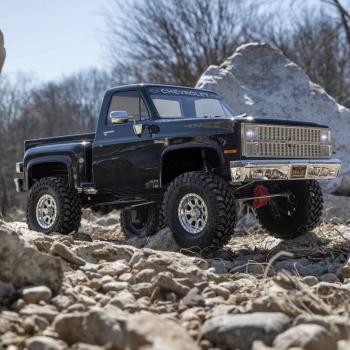 Axial 1/10 SCX10 III Base Camp 1982 Chevy K10 4X4 RTR Ofroad RC-Car Crawler Black - AXI03030T2