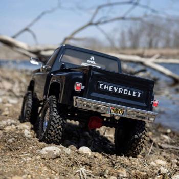 Axial 1/10 SCX10 III Base Camp 1982 Chevy K10 4X4 RTR Ofroad RC-Car Crawler Black - AXI03030T2