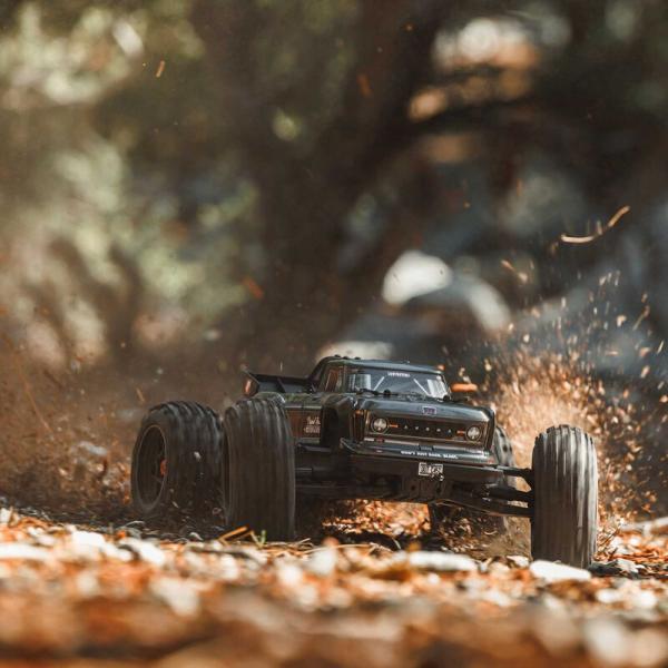 Arrma 1/10 OUTCAST 4X4 4S V2 BLX Stunt Truck RC-Offroad Car RTR Gunmetal - ARA4410V2T3