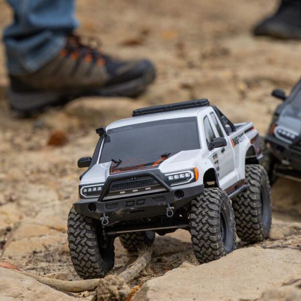 Axial 1/10 SCX10 III Base Camp 4X4 Rock Crawler Brushed RTR, White RC-Offroad Car - AXI-1375T1