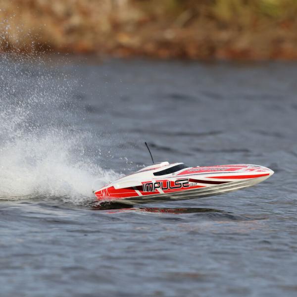 Proboat Impulse 32, V-Rumpf RC-Rennboot mit Brushless Motor, White/Red: RTR - PRB08037T2