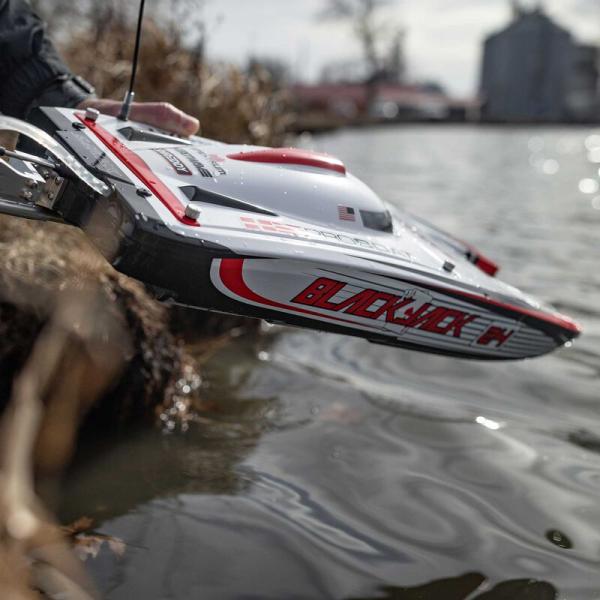 ProBoat Blackjack 24 V2 Catamaran Brushless RC-Rennboot: RTR Vegas Offshore - PRB08049T2